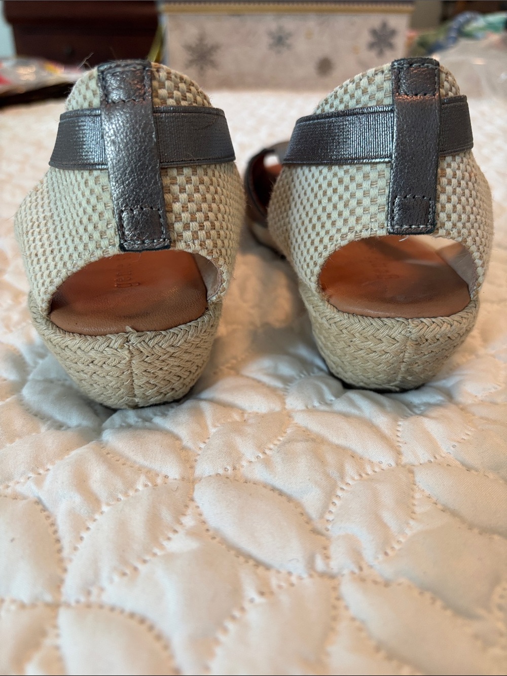 Gentle Souls by Kenneth Cole Metallic Pewter Open-Toe Slingback Espadrilles 8M - Picture 3 of 6